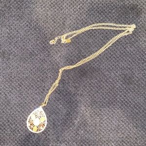 Pendant w/ Chain.
